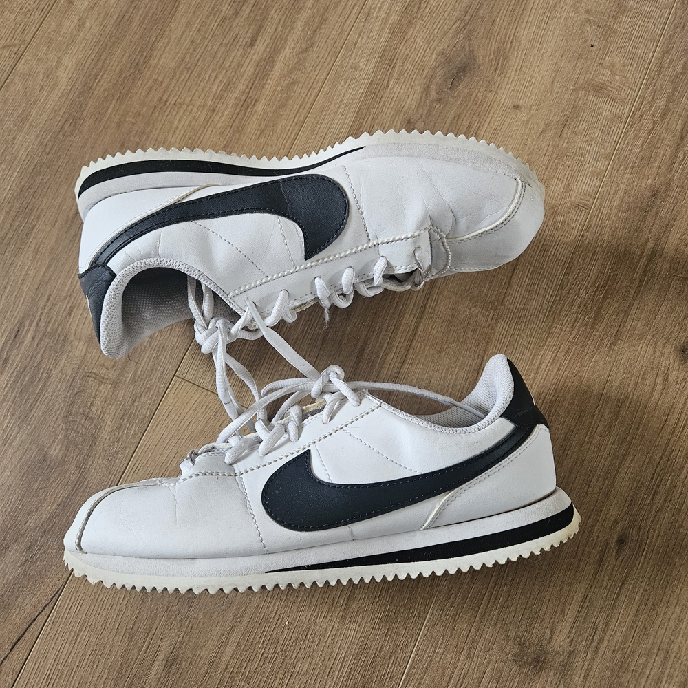 Nike White and Black Kids Sneakers